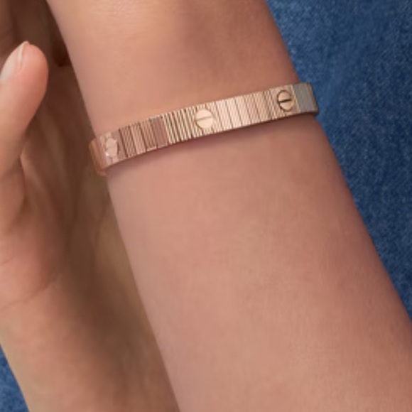 Cartier Rose Gold Ribbed Ring - Picture 3 of 12